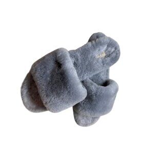 ✨ UGG Fluff Slippers – Gray Fuzzy Slide – Women’s Size 6 ✨
